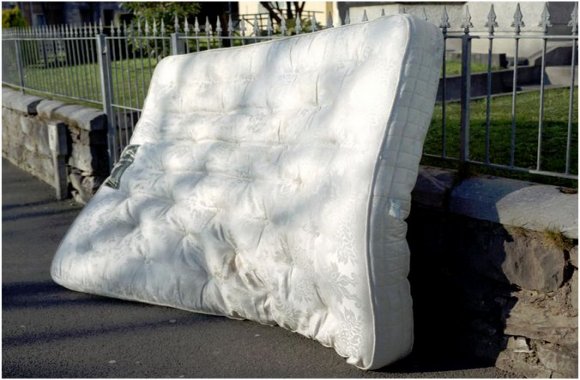 old-mattress-LucasShaw-flickr